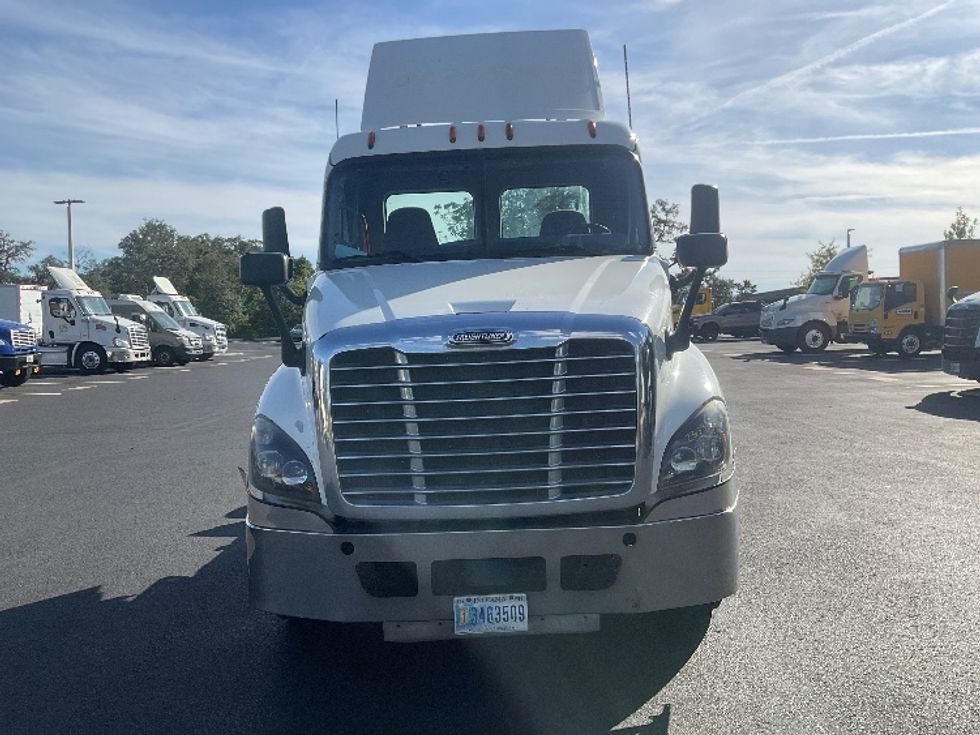 Day Cab Tractor-Heavy Duty Tractors-Freightliner-2019-Cascadia 12564ST-Tampa-FL-513,788\n\t\tmiles-$ 34,500 - Image 2