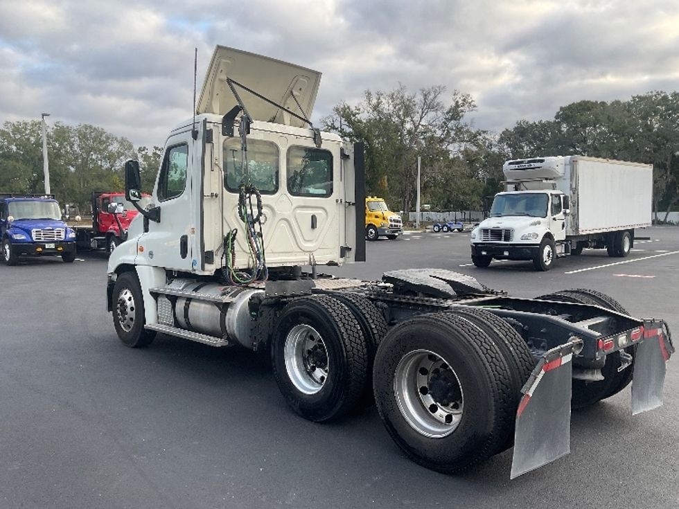 Day Cab Tractor-Heavy Duty Tractors-Freightliner-2019-Cascadia 12564ST-Tampa-FL-513,788\n\t\tmiles-$ 34,500 - Image 5