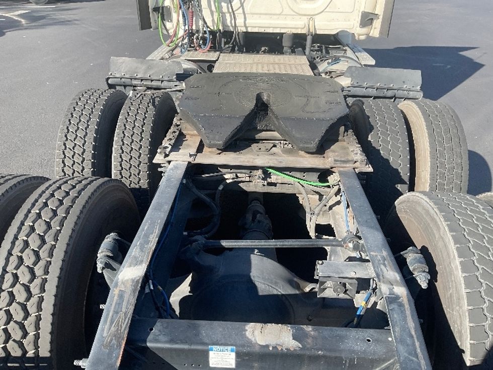 Day Cab Tractor-Heavy Duty Tractors-Freightliner-2019-Cascadia 12564ST-Tampa-FL-513,788\n\t\tmiles-$ 34,500 - Image 6