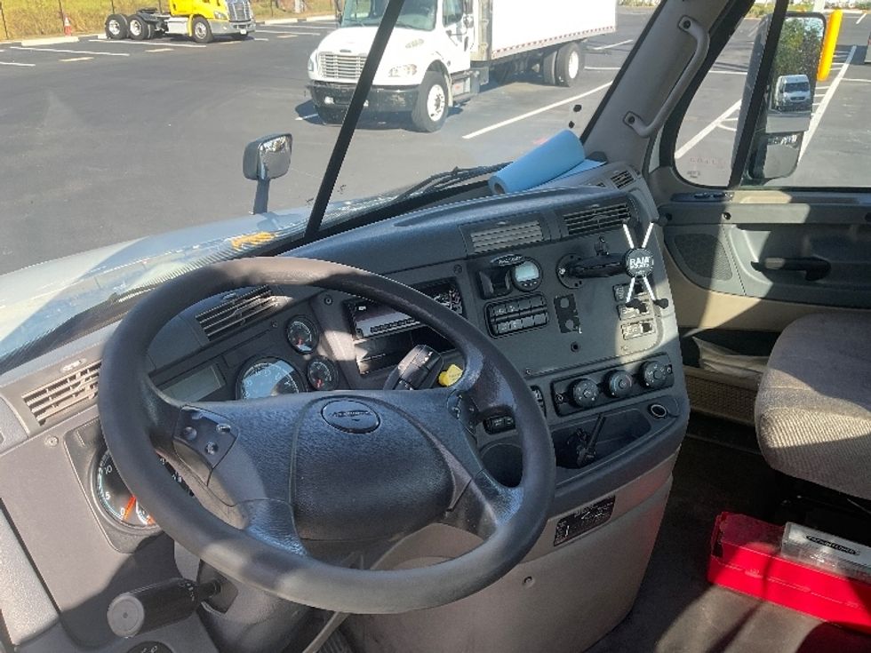 Day Cab Tractor-Heavy Duty Tractors-Freightliner-2019-Cascadia 12564ST-Tampa-FL-513,788\n\t\tmiles-$ 34,500 - Image 7