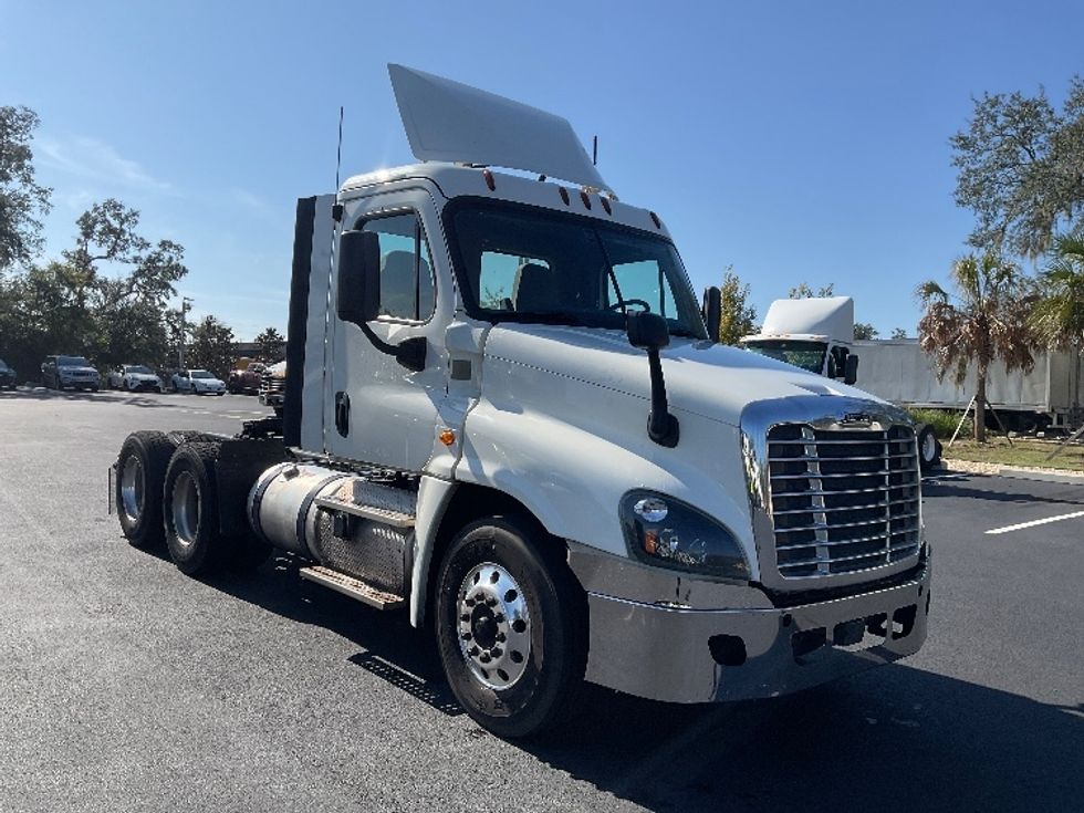 Day Cab Tractor-Heavy Duty Tractors-Freightliner-2019-Cascadia 12564ST-Tampa-FL-513,842\n\t\tmiles-$ 31,500 - Image 1