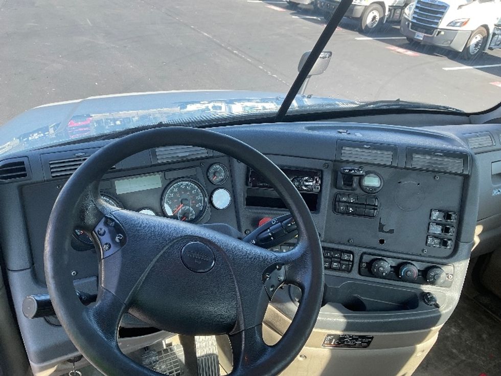 Day Cab Tractor-Heavy Duty Tractors-Freightliner-2019-Cascadia 12564ST-Tampa-FL-513,842\n\t\tmiles-$ 34,500 - Image 11