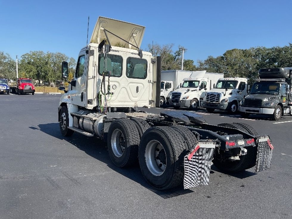 Day Cab Tractor-Heavy Duty Tractors-Freightliner-2019-Cascadia 12564ST-Tampa-FL-513,842\n\t\tmiles-$ 34,500 - Image 5