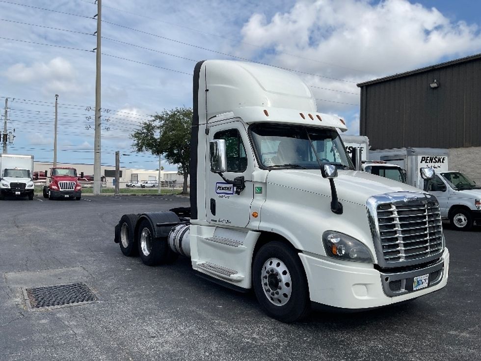 Day Cab Tractor-Heavy Duty Tractors-Freightliner-2019-Cascadia 12564ST-Tampa-FL-583,156\n\t\tmiles-$ 30,250 - Image 1