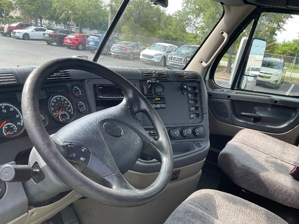 Day Cab Tractor-Heavy Duty Tractors-Freightliner-2019-Cascadia 12564ST-Tampa-FL-583,156\n\t\tmiles-$ 30,250 - Image 10