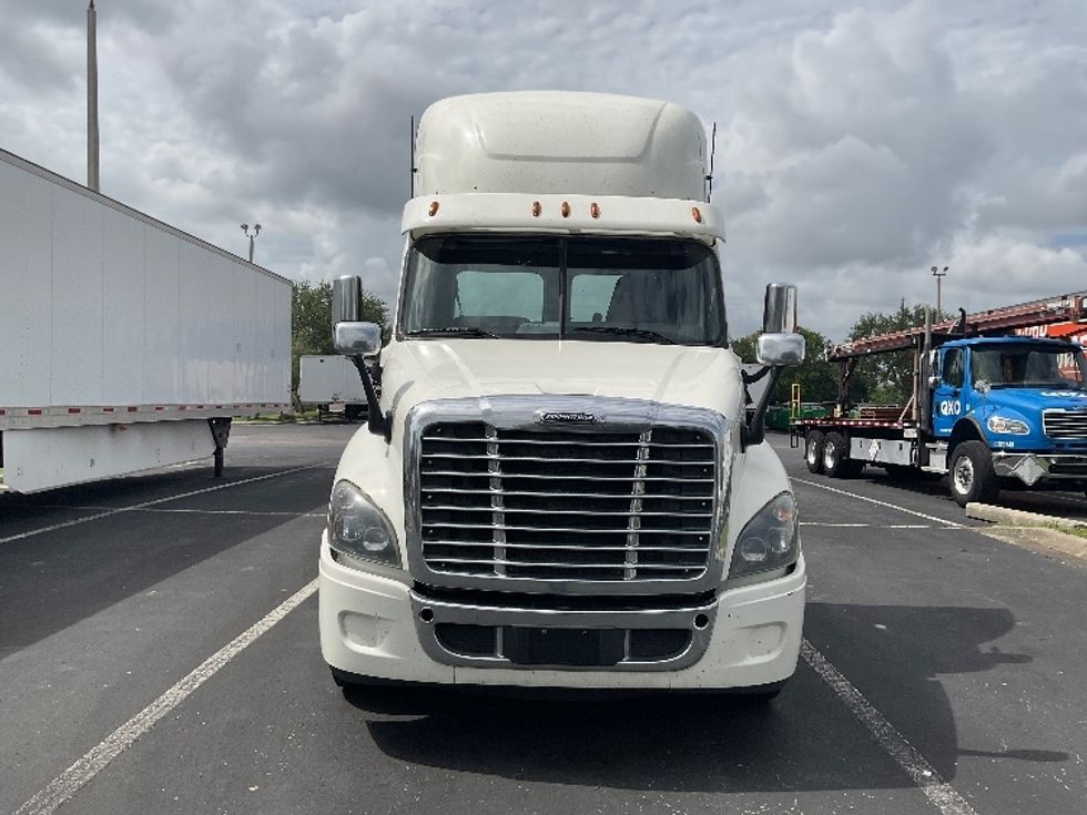 Day Cab Tractor-Heavy Duty Tractors-Freightliner-2019-Cascadia 12564ST-Tampa-FL-583,156\n\t\tmiles-$ 30,250 - Image 2