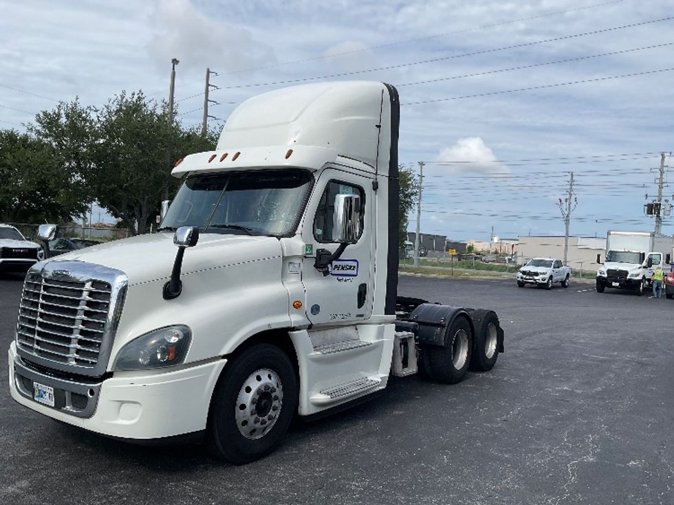 Day Cab Tractor-Heavy Duty Tractors-Freightliner-2019-Cascadia 12564ST-Tampa-FL-583,156\n\t\tmiles-$ 30,250 - Image 3