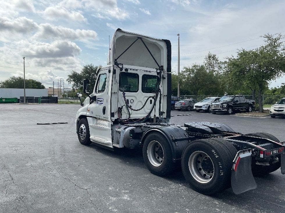 Day Cab Tractor-Heavy Duty Tractors-Freightliner-2019-Cascadia 12564ST-Tampa-FL-583,156\n\t\tmiles-$ 30,250 - Image 5