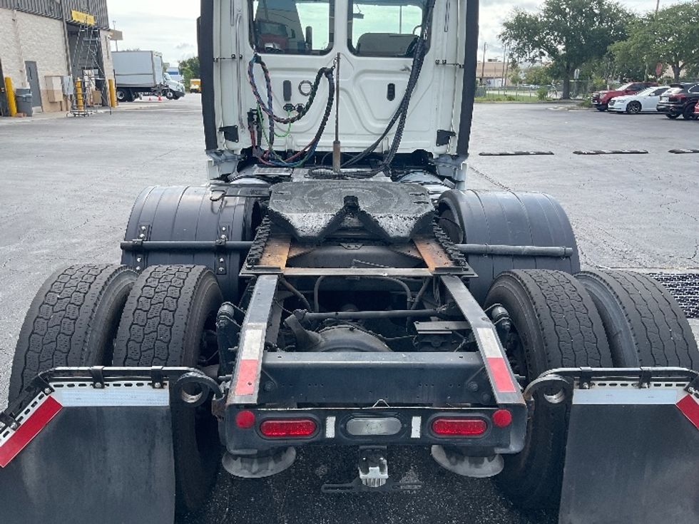 Day Cab Tractor-Heavy Duty Tractors-Freightliner-2019-Cascadia 12564ST-Tampa-FL-583,156\n\t\tmiles-$ 30,250 - Image 6