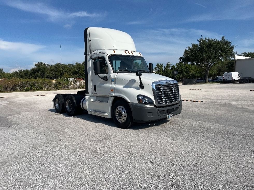 Day Cab Tractor-Heavy Duty Tractors-Freightliner-2019-Cascadia 12564ST-Tampa-FL-586,511\n\t\tmiles-$ 31,500 - Image 1