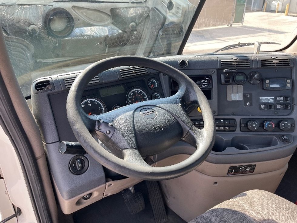 Day Cab Tractor-Heavy Duty Tractors-Freightliner-2019-Cascadia 12564ST-Tampa-FL-586,511\n\t\tmiles-$ 31,500 - Image 11