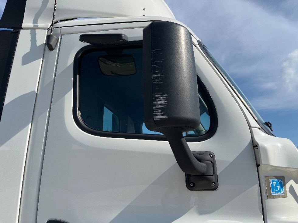 Day Cab Tractor-Heavy Duty Tractors-Freightliner-2019-Cascadia 12564ST-Tampa-FL-586,511\n\t\tmiles-$ 31,500 - Image 17