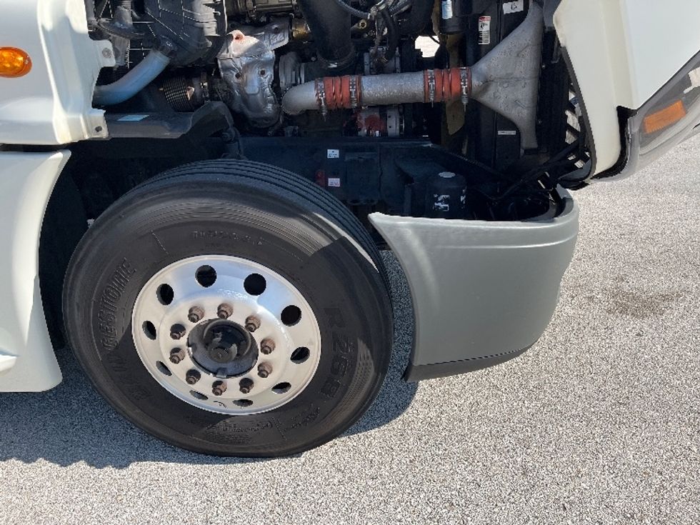 Day Cab Tractor-Heavy Duty Tractors-Freightliner-2019-Cascadia 12564ST-Tampa-FL-586,511\n\t\tmiles-$ 31,500 - Image 18