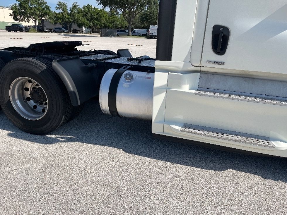 Day Cab Tractor-Heavy Duty Tractors-Freightliner-2019-Cascadia 12564ST-Tampa-FL-586,511\n\t\tmiles-$ 31,500 - Image 20