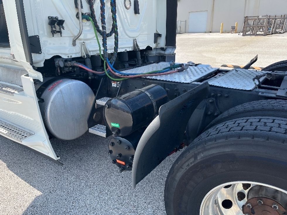 Day Cab Tractor-Heavy Duty Tractors-Freightliner-2019-Cascadia 12564ST-Tampa-FL-586,511\n\t\tmiles-$ 31,500 - Image 23