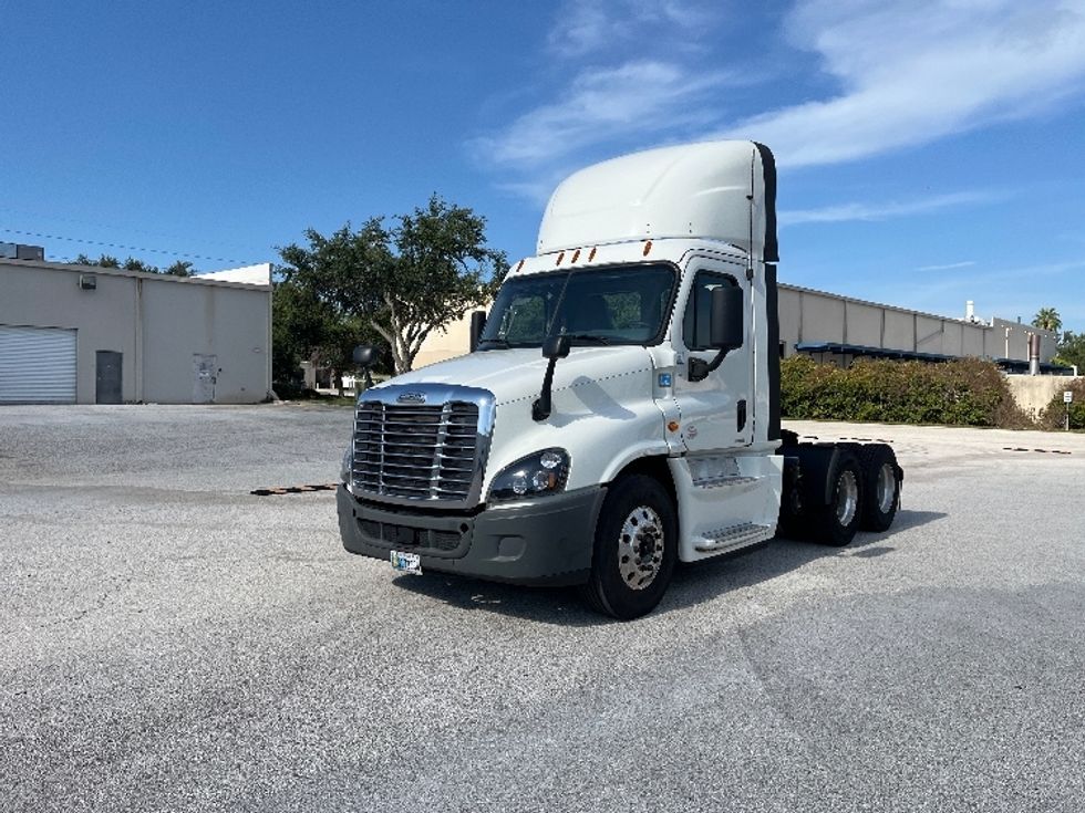 Day Cab Tractor-Heavy Duty Tractors-Freightliner-2019-Cascadia 12564ST-Tampa-FL-586,511\n\t\tmiles-$ 31,500 - Image 3