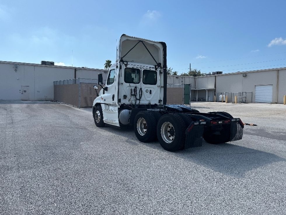 Day Cab Tractor-Heavy Duty Tractors-Freightliner-2019-Cascadia 12564ST-Tampa-FL-586,511\n\t\tmiles-$ 31,500 - Image 5