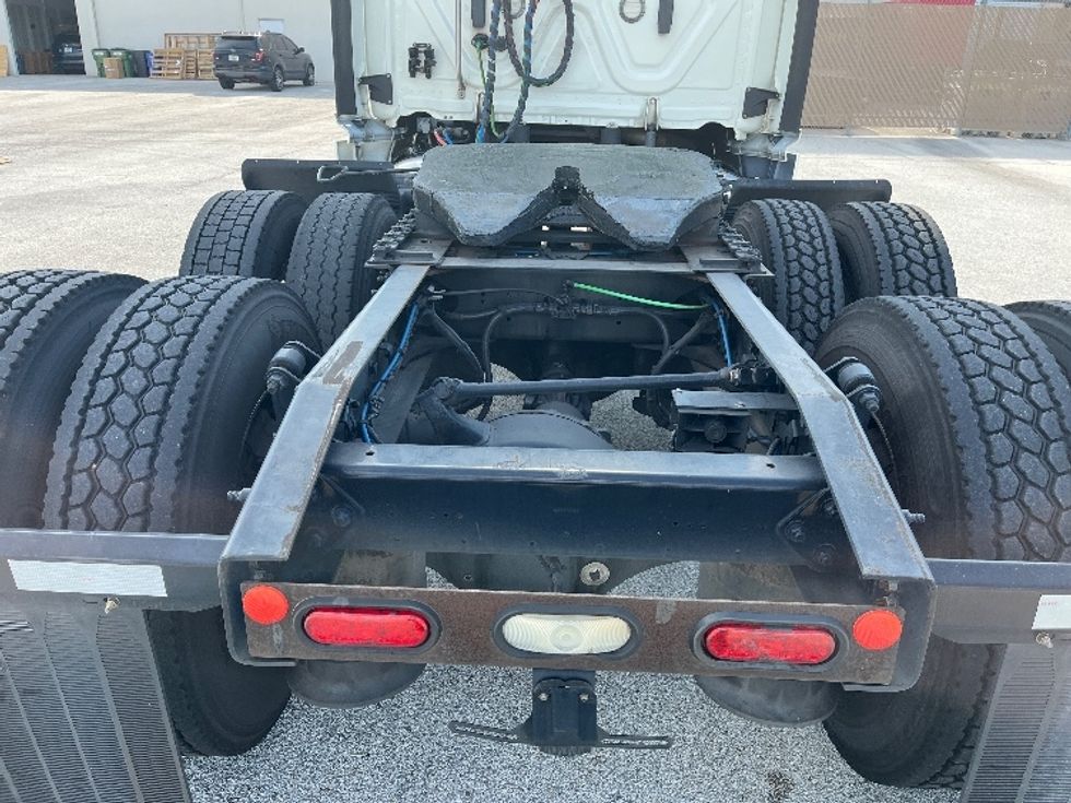 Day Cab Tractor-Heavy Duty Tractors-Freightliner-2019-Cascadia 12564ST-Tampa-FL-586,511\n\t\tmiles-$ 31,500 - Image 6