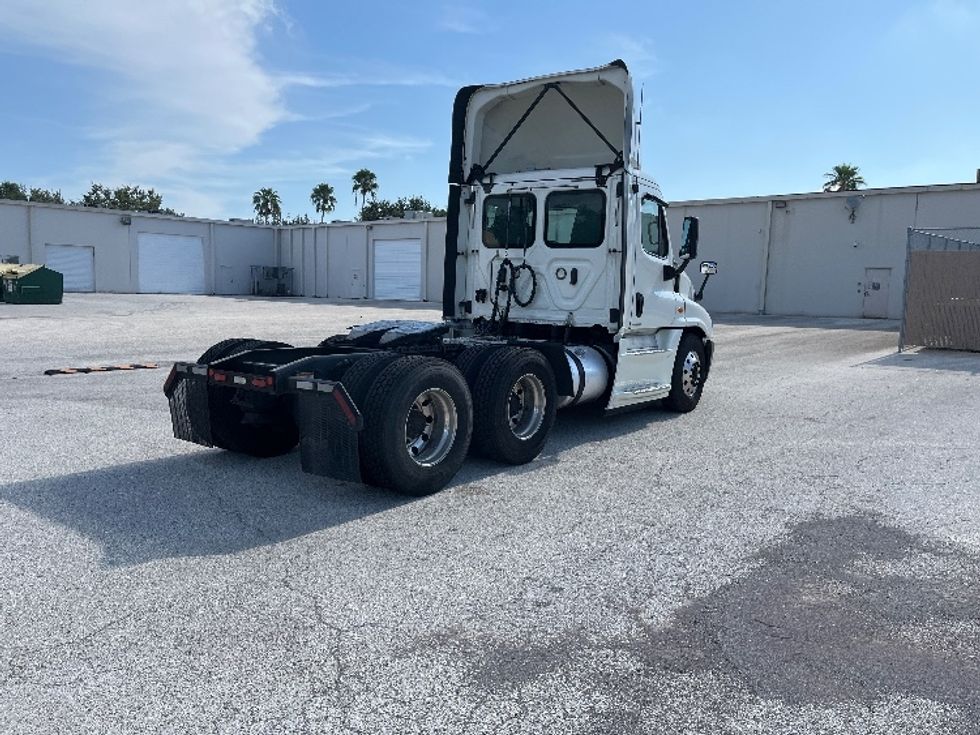 Day Cab Tractor-Heavy Duty Tractors-Freightliner-2019-Cascadia 12564ST-Tampa-FL-586,511\n\t\tmiles-$ 31,500 - Image 7