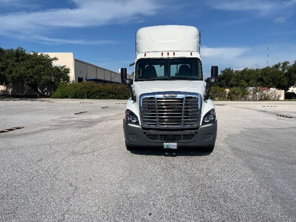 Day Cab Tractor-Heavy Duty Tractors-Freightliner-2019-Cascadia 12564ST-Tampa-FL-589,523\n\t\tmiles-$ 30,000 - Image 2