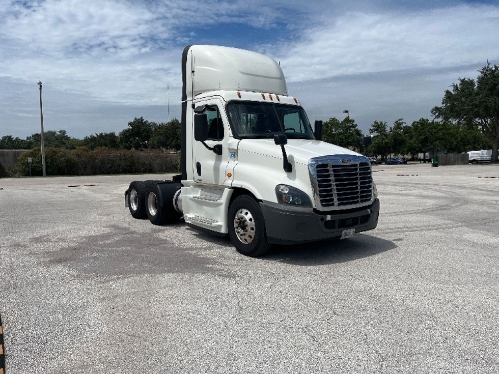 Day Cab Tractor-Heavy Duty Tractors-Freightliner-2019-Cascadia 12564ST-Tampa-FL-798,893\n\t\tmiles-$ 25,750 - Image 1