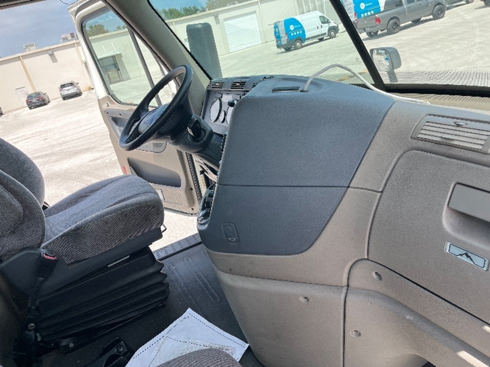 Day Cab Tractor-Heavy Duty Tractors-Freightliner-2019-Cascadia 12564ST-Tampa-FL-798,893\n\t\tmiles-$ 25,750 - Image 12