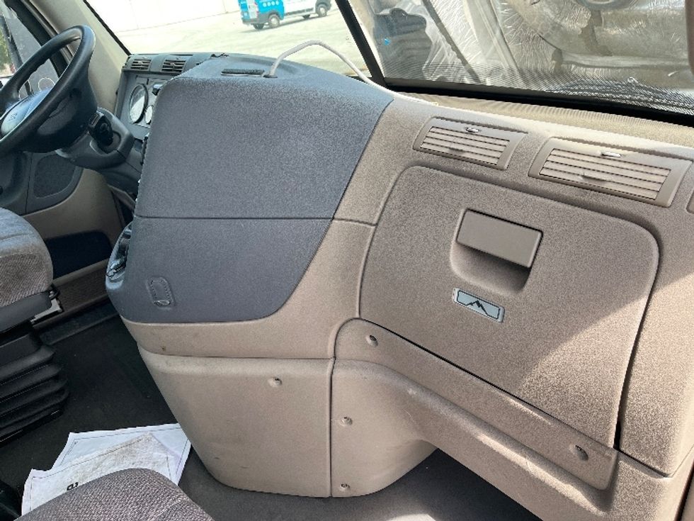 Day Cab Tractor-Heavy Duty Tractors-Freightliner-2019-Cascadia 12564ST-Tampa-FL-798,893\n\t\tmiles-$ 25,750 - Image 13