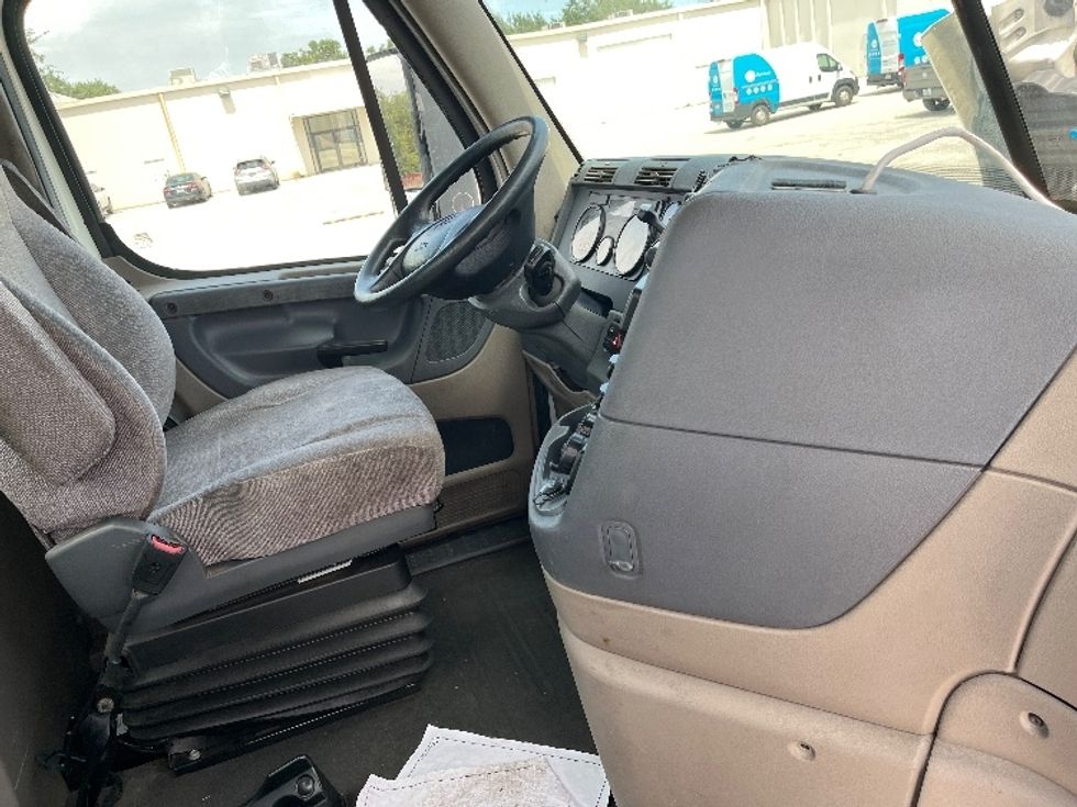 Day Cab Tractor-Heavy Duty Tractors-Freightliner-2019-Cascadia 12564ST-Tampa-FL-798,893\n\t\tmiles-$ 25,750 - Image 14