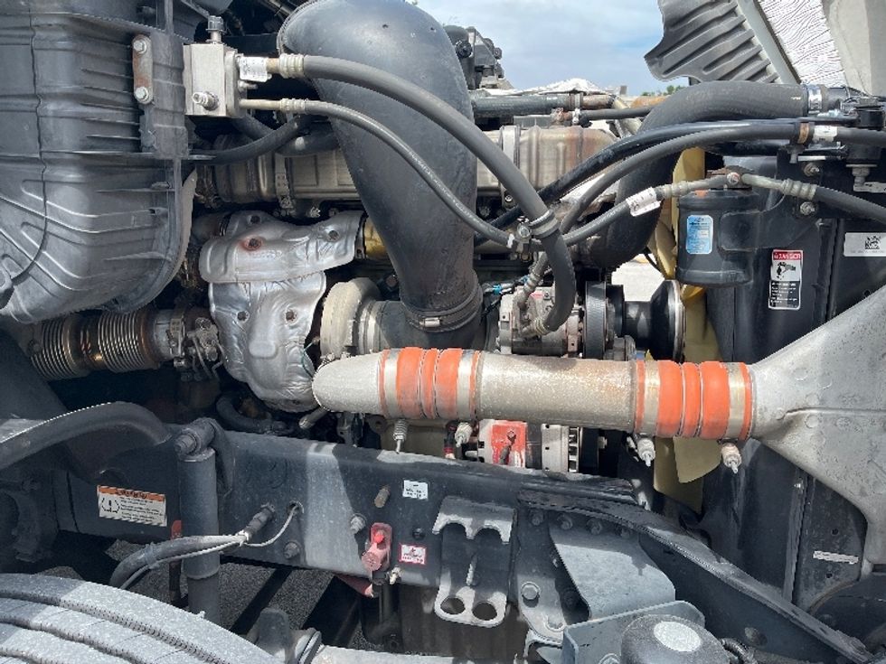 Day Cab Tractor-Heavy Duty Tractors-Freightliner-2019-Cascadia 12564ST-Tampa-FL-798,893\n\t\tmiles-$ 25,750 - Image 15