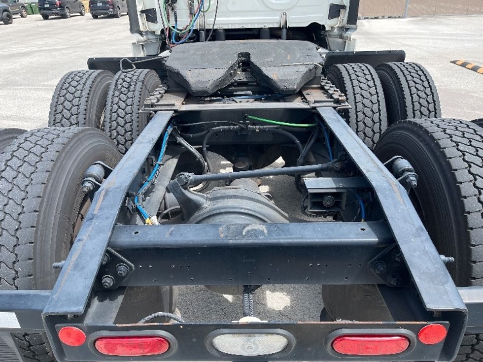 Day Cab Tractor-Heavy Duty Tractors-Freightliner-2019-Cascadia 12564ST-Tampa-FL-798,893\n\t\tmiles-$ 25,750 - Image 6