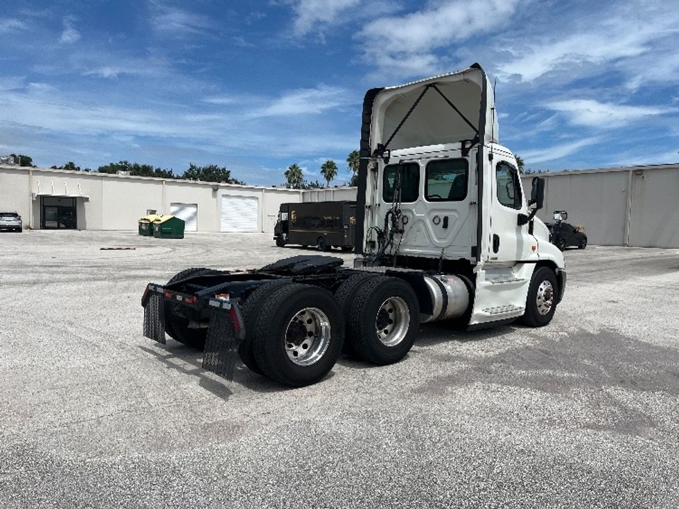 Day Cab Tractor-Heavy Duty Tractors-Freightliner-2019-Cascadia 12564ST-Tampa-FL-798,893\n\t\tmiles-$ 25,750 - Image 7