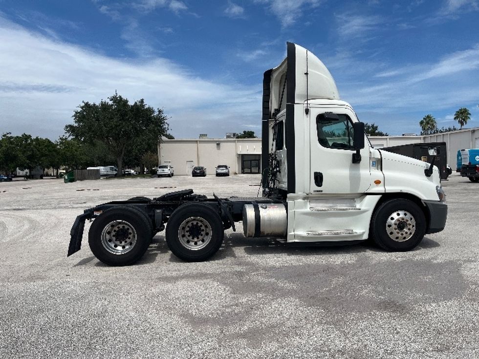 Day Cab Tractor-Heavy Duty Tractors-Freightliner-2019-Cascadia 12564ST-Tampa-FL-798,893\n\t\tmiles-$ 25,750 - Image 8