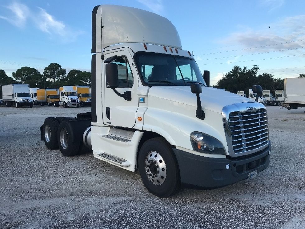 2018 International LT625 LT photo 16
