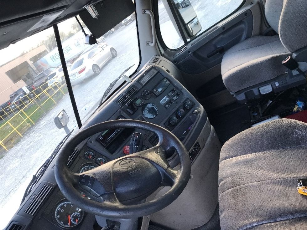 Day Cab Tractor-Heavy Duty Tractors-Freightliner-2019-Cascadia 12564ST-Tampa-FL-810,548\n\t\tmiles-$ 24,250 - Image 10