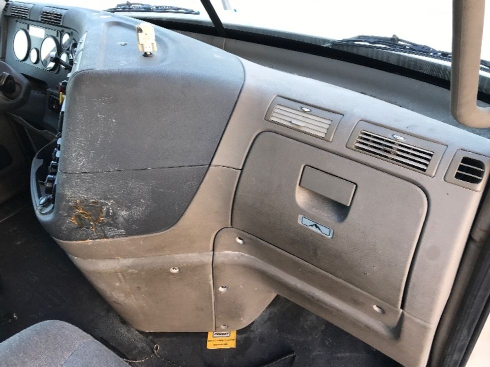 Day Cab Tractor-Heavy Duty Tractors-Freightliner-2019-Cascadia 12564ST-Tampa-FL-810,548\n\t\tmiles-$ 24,250 - Image 13