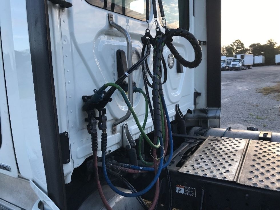 Day Cab Tractor-Heavy Duty Tractors-Freightliner-2019-Cascadia 12564ST-Tampa-FL-810,548\n\t\tmiles-$ 24,250 - Image 17