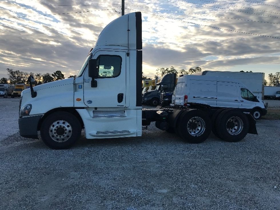 Day Cab Tractor-Heavy Duty Tractors-Freightliner-2019-Cascadia 12564ST-Tampa-FL-810,548\n\t\tmiles-$ 24,250 - Image 4