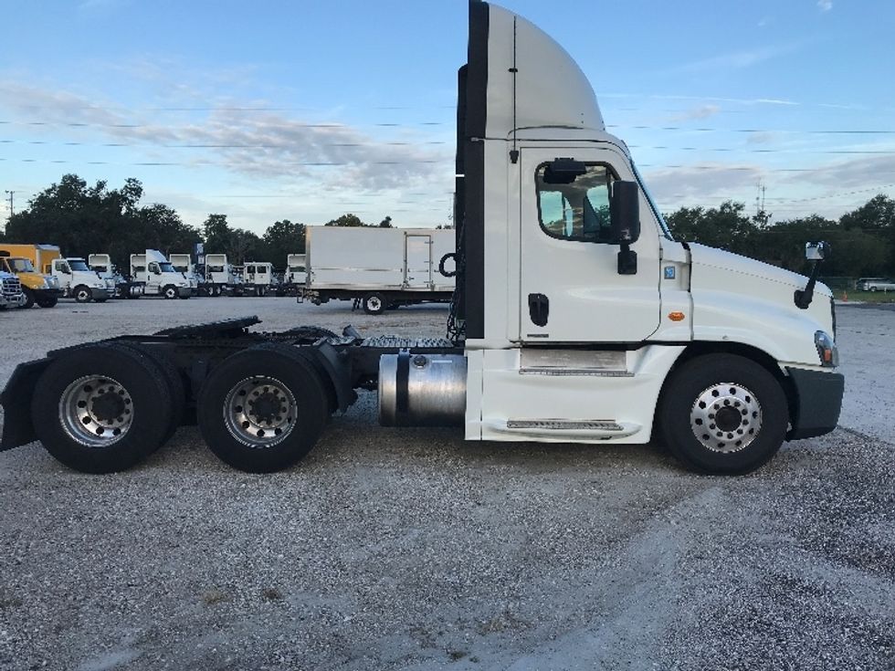 Day Cab Tractor-Heavy Duty Tractors-Freightliner-2019-Cascadia 12564ST-Tampa-FL-810,548\n\t\tmiles-$ 24,250 - Image 8