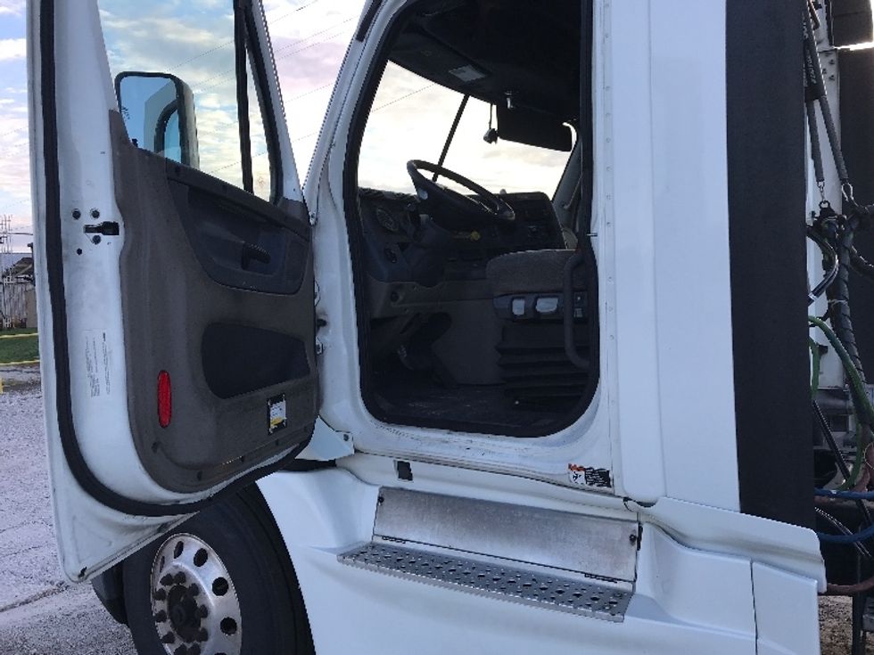 Day Cab Tractor-Heavy Duty Tractors-Freightliner-2019-Cascadia 12564ST-Tampa-FL-810,548\n\t\tmiles-$ 24,250 - Image 9