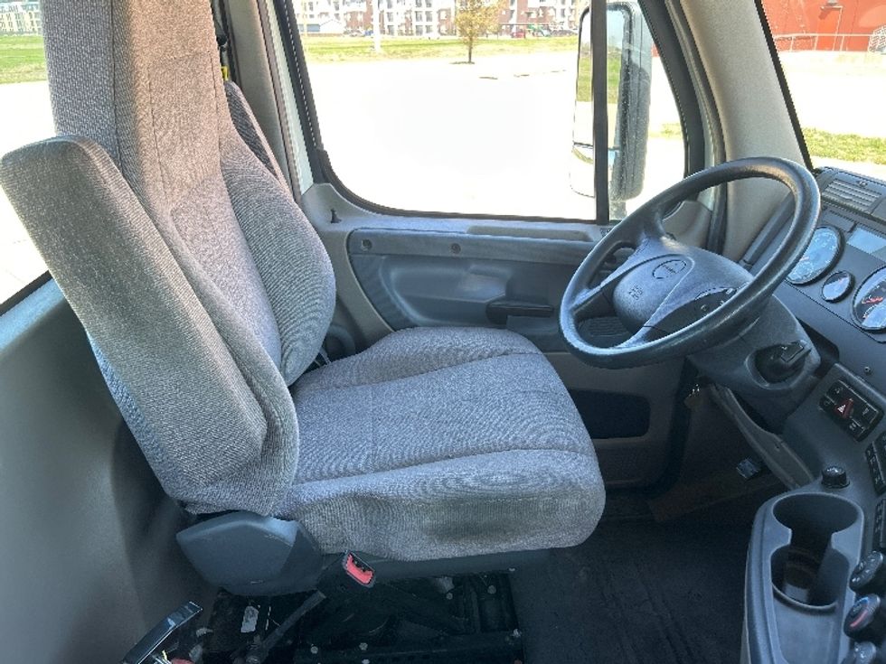 Day Cab Tractor-Heavy Duty Tractors-Freightliner-2019-Cascadia 12564ST-Terrell-TX-409,801\n\t\tmiles-$ 44,000 - Image 14