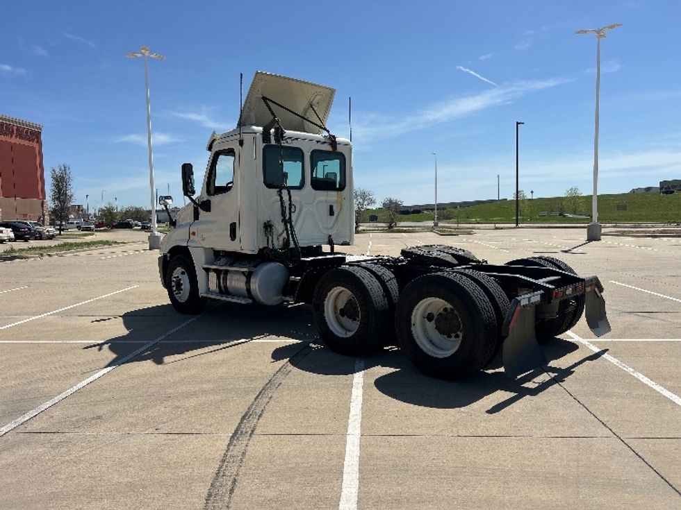 Day Cab Tractor-Heavy Duty Tractors-Freightliner-2019-Cascadia 12564ST-Terrell-TX-409,801\n\t\tmiles-$ 44,000 - Image 5