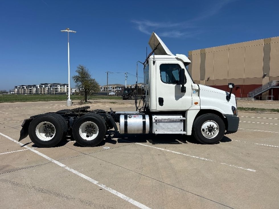 Day Cab Tractor-Heavy Duty Tractors-Freightliner-2019-Cascadia 12564ST-Terrell-TX-409,801\n\t\tmiles-$ 44,000 - Image 8