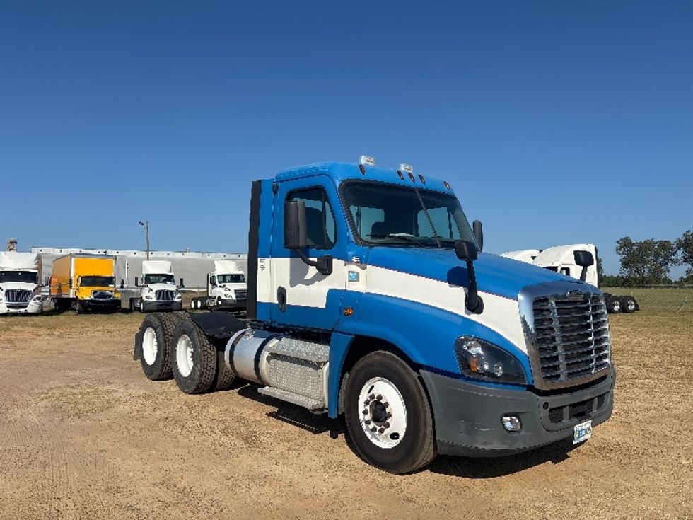 Day Cab Tractor-Heavy Duty Tractors-Freightliner-2019-Cascadia 12564ST-Tifton-GA-241,338\n\t\tmiles-$ 44,500 - Image 1