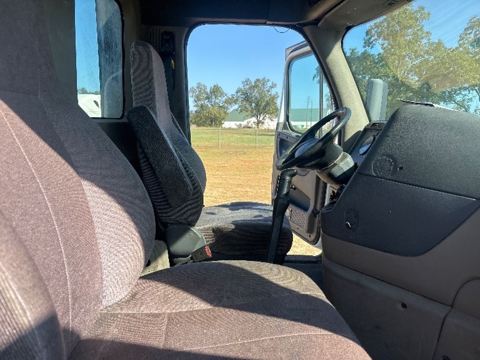 Day Cab Tractor-Heavy Duty Tractors-Freightliner-2019-Cascadia 12564ST-Tifton-GA-241,338\n\t\tmiles-$ 44,500 - Image 11