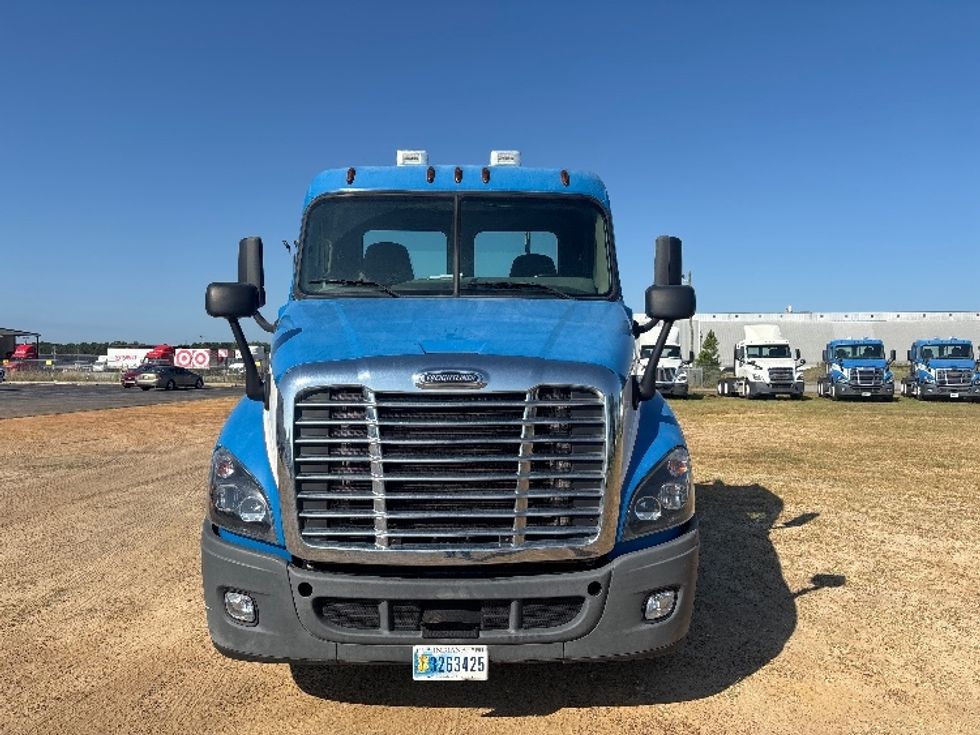 Day Cab Tractor-Heavy Duty Tractors-Freightliner-2019-Cascadia 12564ST-Tifton-GA-241,338\n\t\tmiles-$ 44,500 - Image 2