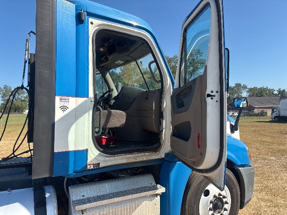 Day Cab Tractor-Heavy Duty Tractors-Freightliner-2019-Cascadia 12564ST-Tifton-GA-241,338\n\t\tmiles-$ 44,500 - Image 9
