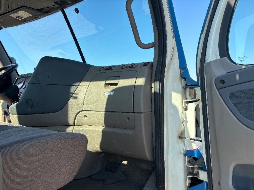 Day Cab Tractor-Heavy Duty Tractors-Freightliner-2019-Cascadia 12564ST-Tifton-GA-343,599\n\t\tmiles-$ 39,250 - Image 13