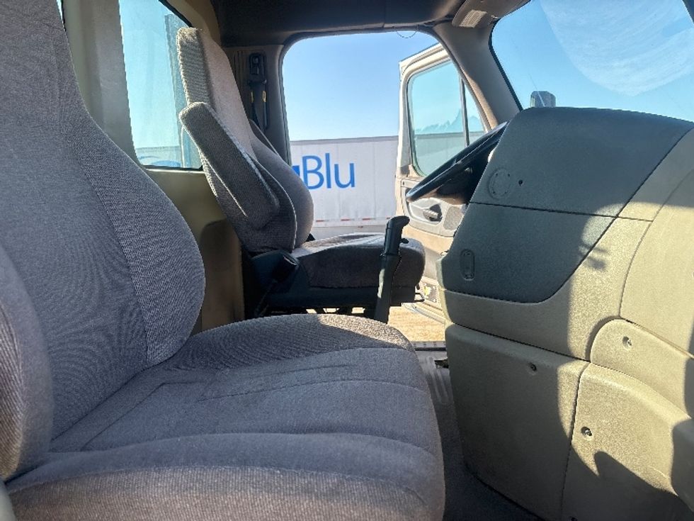 Day Cab Tractor-Heavy Duty Tractors-Freightliner-2019-Cascadia 12564ST-Tifton-GA-343,599\n\t\tmiles-$ 39,250 - Image 14