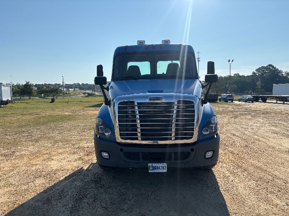 Day Cab Tractor-Heavy Duty Tractors-Freightliner-2019-Cascadia 12564ST-Tifton-GA-343,599\n\t\tmiles-$ 39,250 - Image 2