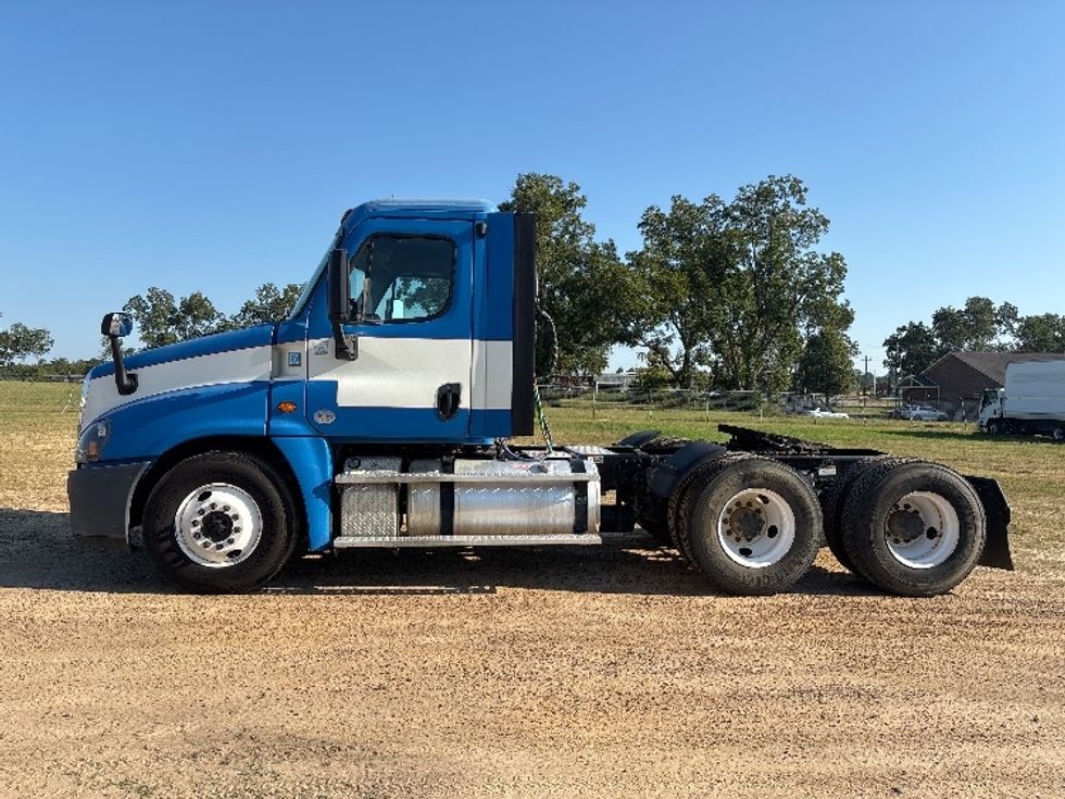 Day Cab Tractor-Heavy Duty Tractors-Freightliner-2019-Cascadia 12564ST-Tifton-GA-343,599\n\t\tmiles-$ 39,250 - Image 4
